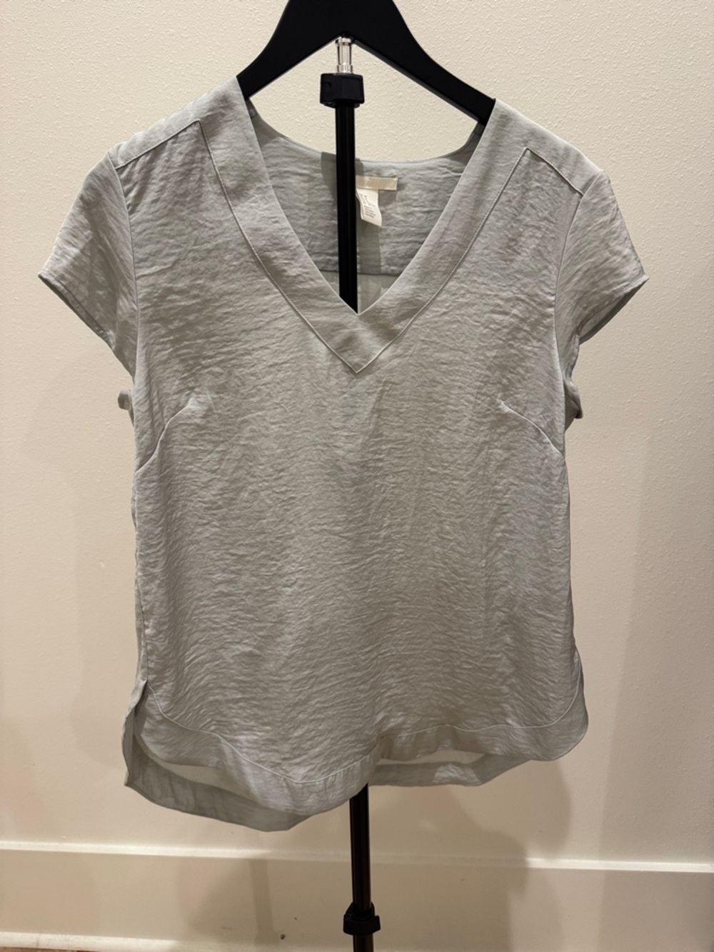H&M light Gray V-Neck‎ Short Sleeve Blouse